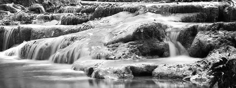 Waterval in een beek